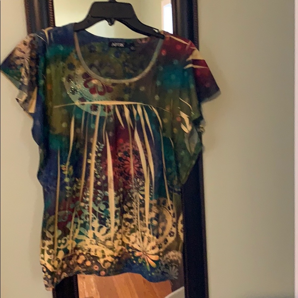 Apt 9 top